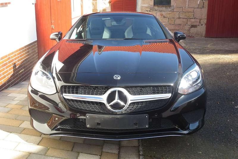 Gebraucht Mercedes SLC200 184 PS (135 kW) 2017 Schwarz Cabrio
