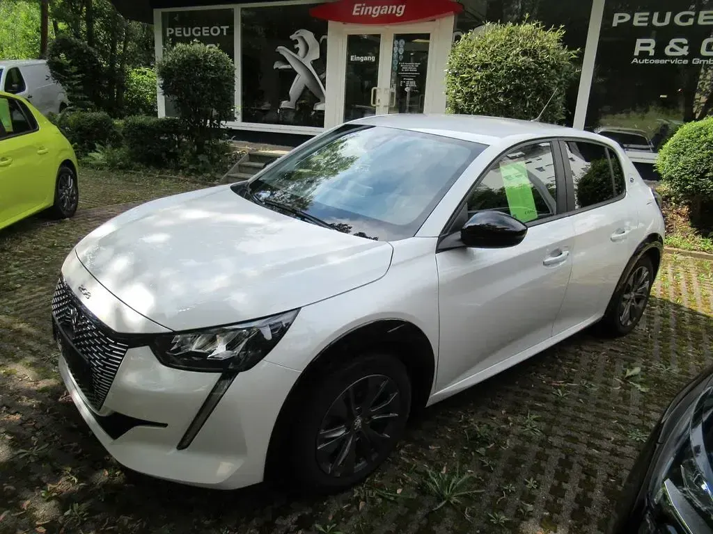 Gebraucht Peugeot e-208 Active 100 kW (136 PS) 2022 Weiß Kleinwagen