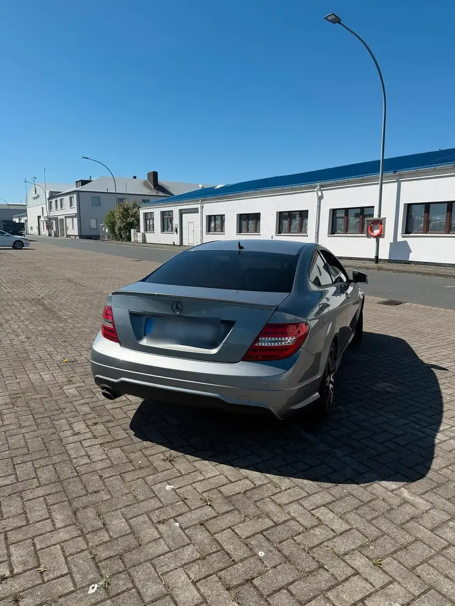 Gebraucht Mercedes C250 AMG 204 PS (150 kW) 2012 Grau Coupé
