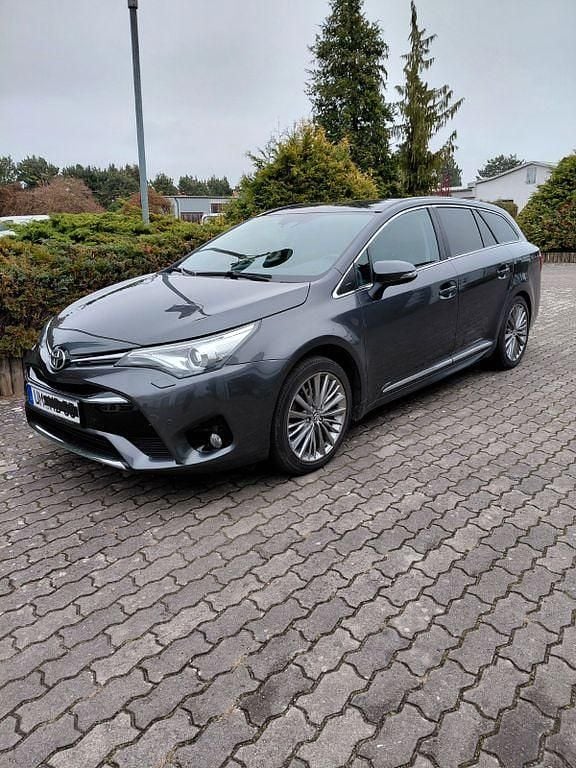 Grau Gebraucht 2015 Toyota Avensis Edition-S Kombi | 14.995 € (Fairer Preis) - Bild 1/4