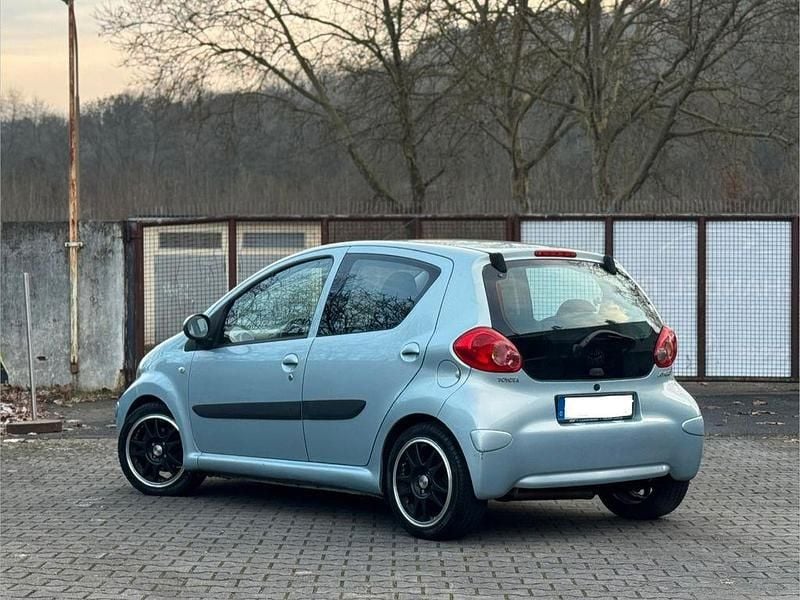 Gebraucht Toyota Aygo 68 PS (50 kW) 2008 Blau Kleinwagen
