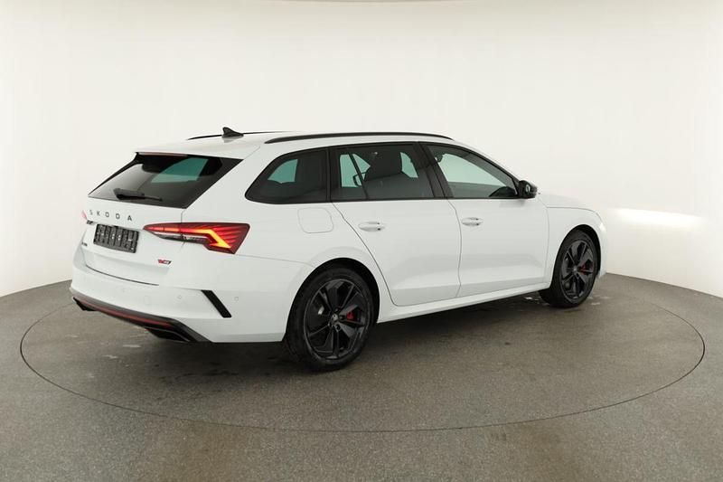 Neu Skoda Octavia RS 2026 Moon white metallic Kombi