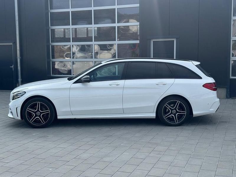 Gebraucht Mercedes C220 AMG line 194 PS (142 kW) 2019 Weiß Limousine