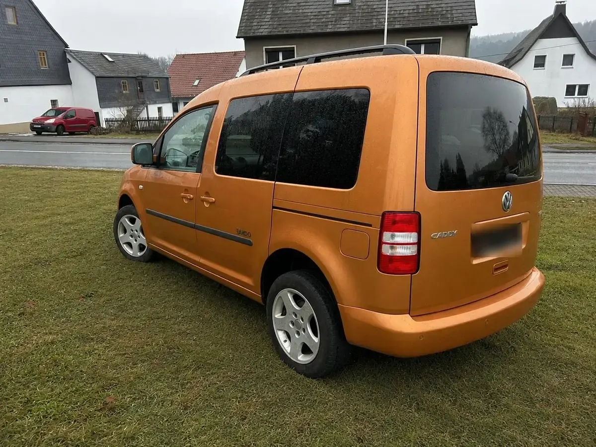 Gebraucht VW Caddy 102 PS (75 kW) 2016 Orange Van / Kleinbus