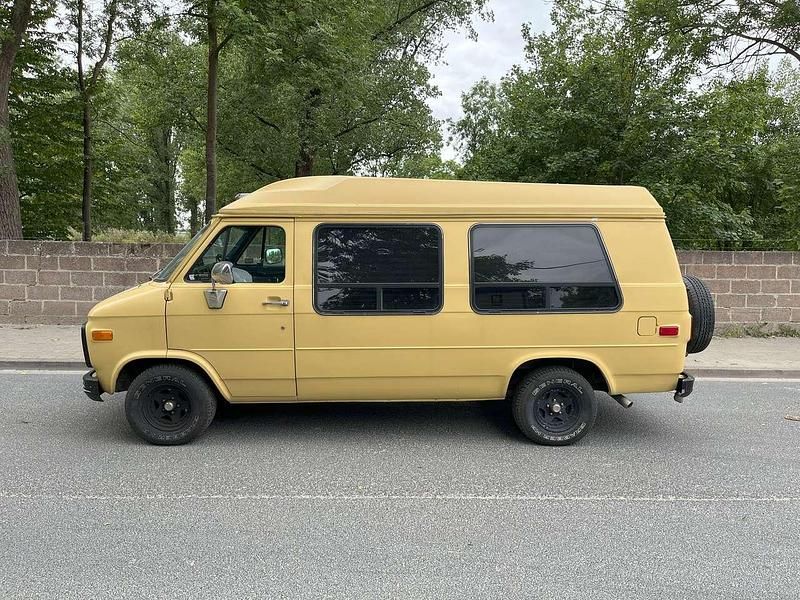 Beige Gebraucht 1992 Chevrolet Starcraft Van | 7.900 € - Bild 1/4