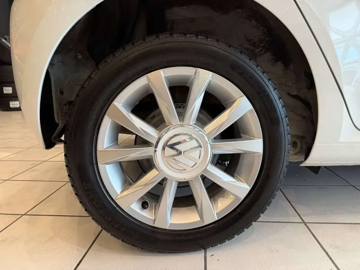 Usado VW up! CLUB 75 CV (55 kW) 2016 Blanco Utilitario