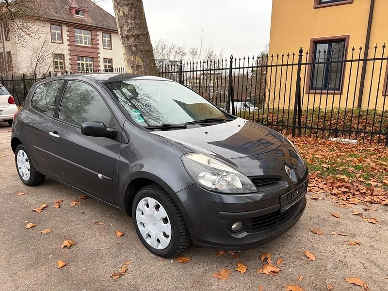 Grau Gebraucht 2006 Renault Clio II Kleinwagen | 1.500 € (Guter Preis) - Bild 1/4