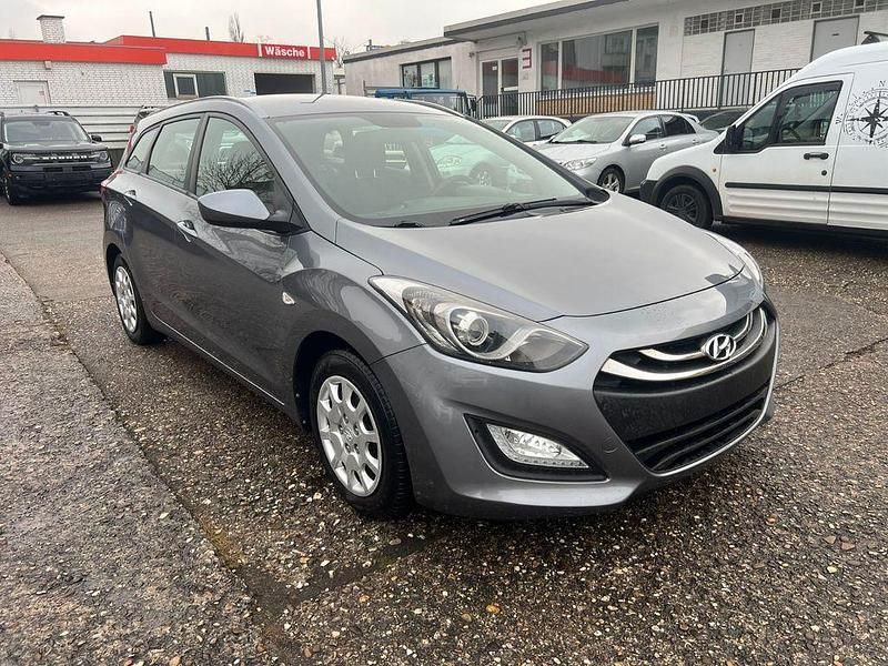 Grau Gebraucht 2013 Hyundai i30 Kombi | 2.950 € (Superpreis) - Bild 1/4