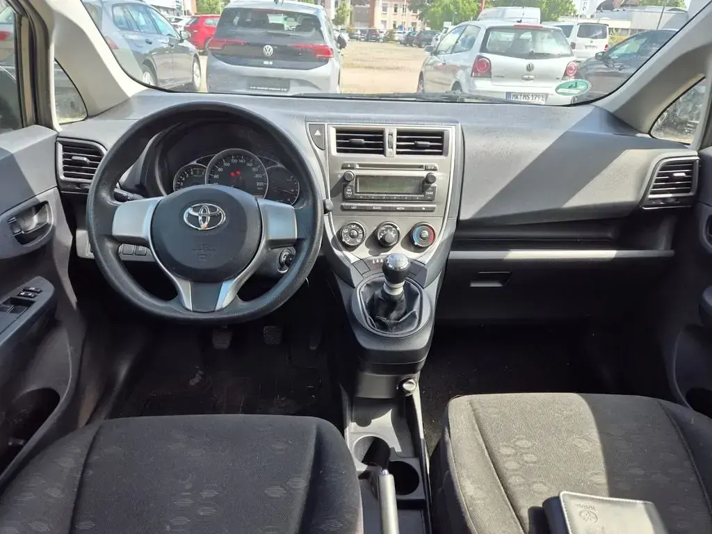 Gebraucht Toyota Verso-S Cool 99 PS (72 kW) 2012 Grau Van / Kleinbus