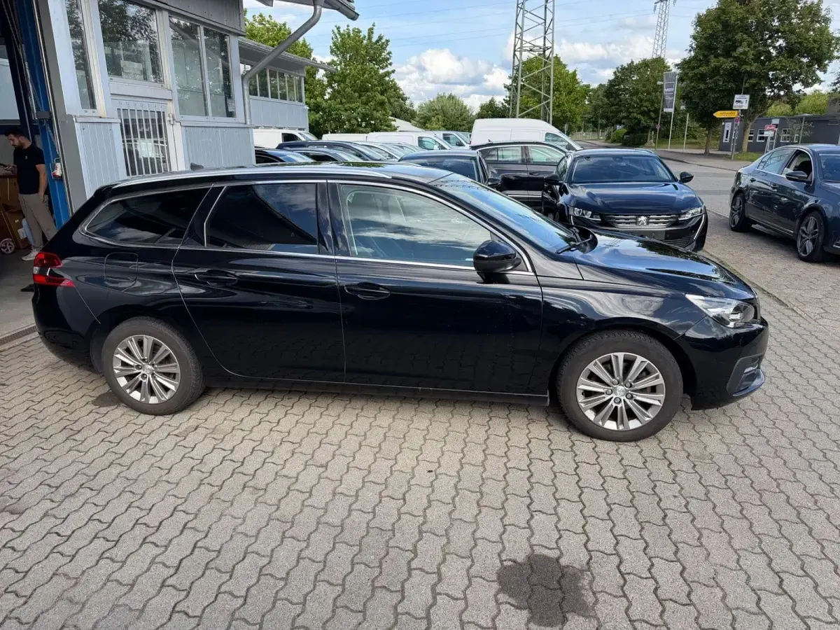 Gebraucht Peugeot 308 SW Allure 131 PS (96 kW) 2020 Schwarz Kombi