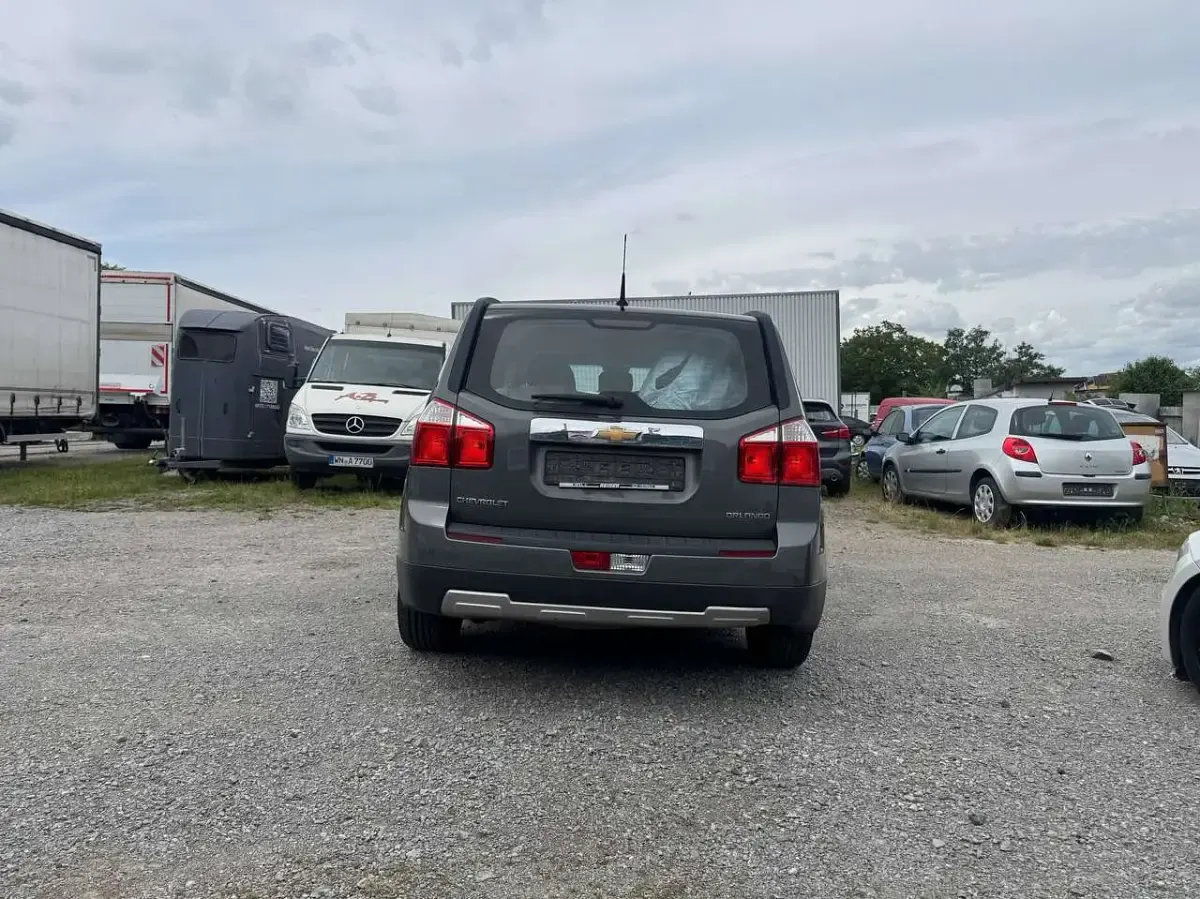 Gebraucht Chevrolet Orlando LT 163 PS (119 kW) 2012 Pewter grey met(g) Van / Kleinbus