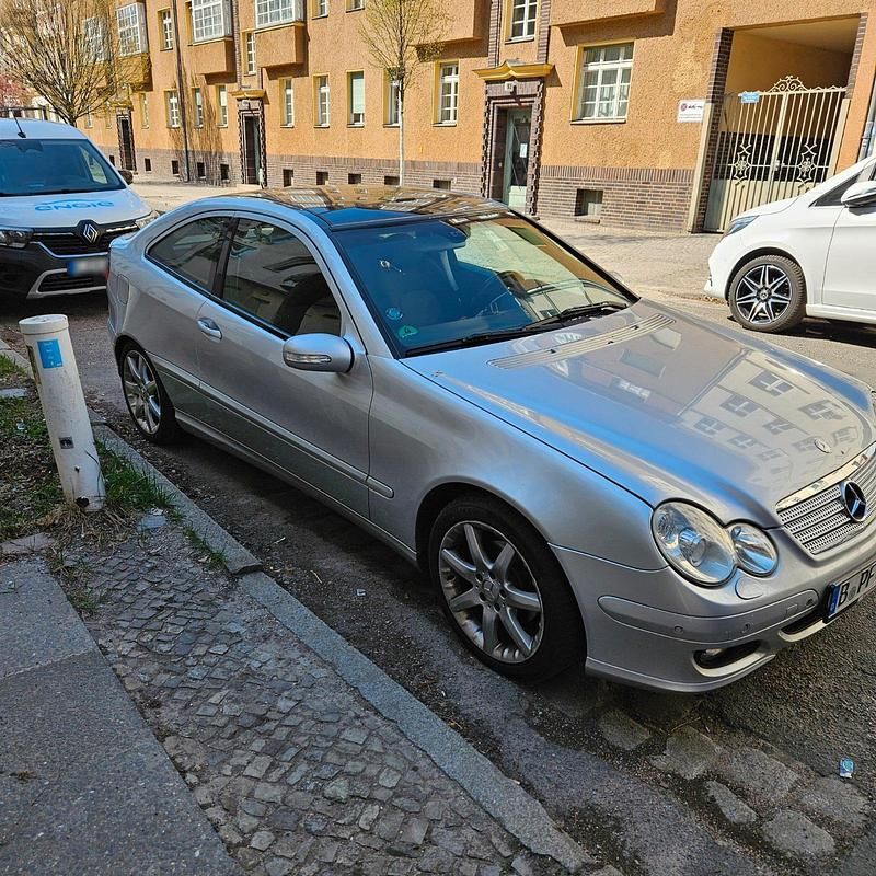 Gebraucht Mercedes C200 163 PS (119 kW) 2005 Silber Coupé