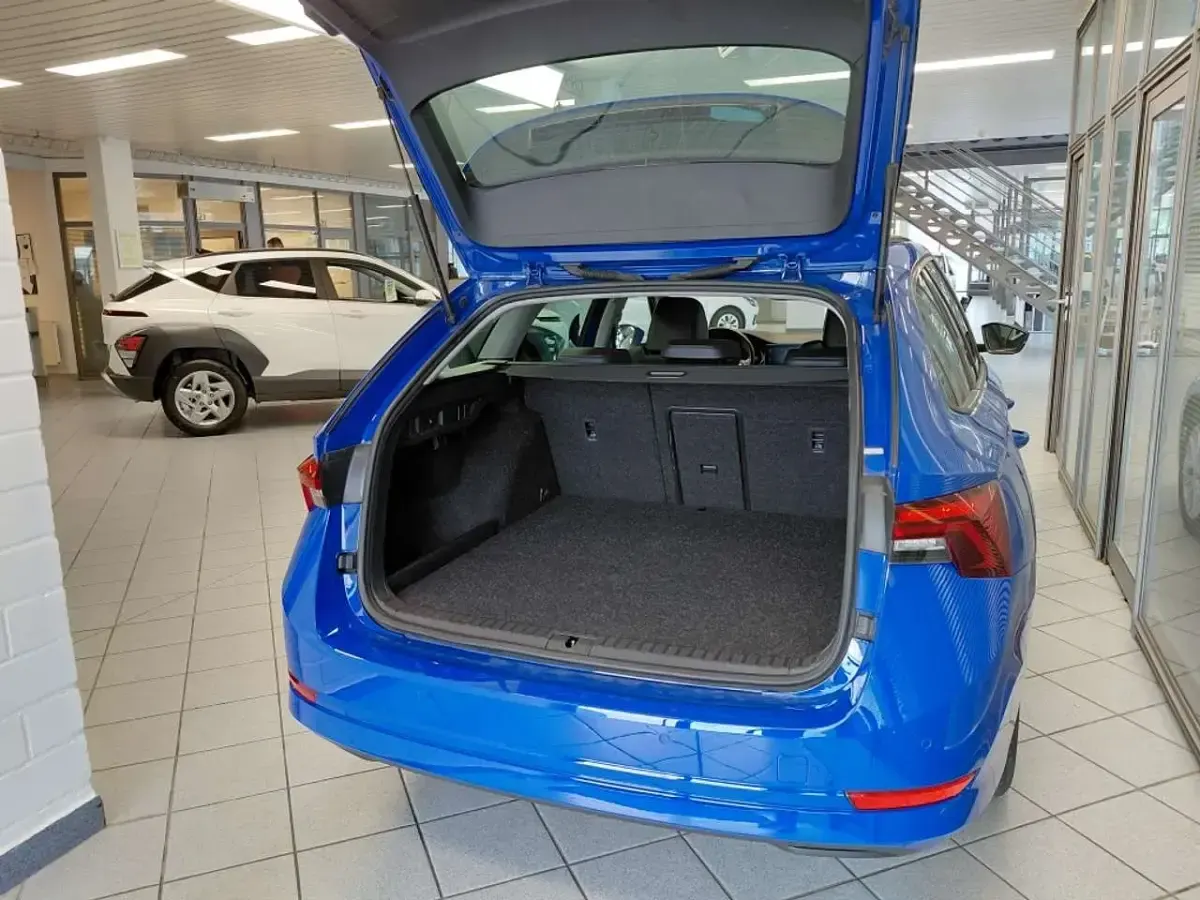 Gebraucht Skoda Octavia Ambition 204 PS (150 kW) 2022 Energyblau Kombi