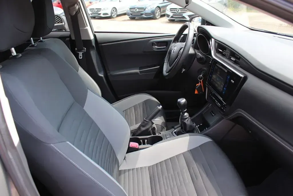 Gebraucht Toyota Auris Design 116 PS (85 kW) 2016 Grau Limousine