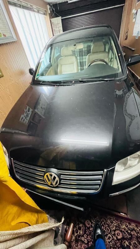 Schwarz Gebraucht 2001 VW Passat Limousine | 1.300 € (Guter Preis) - Bild 1/4