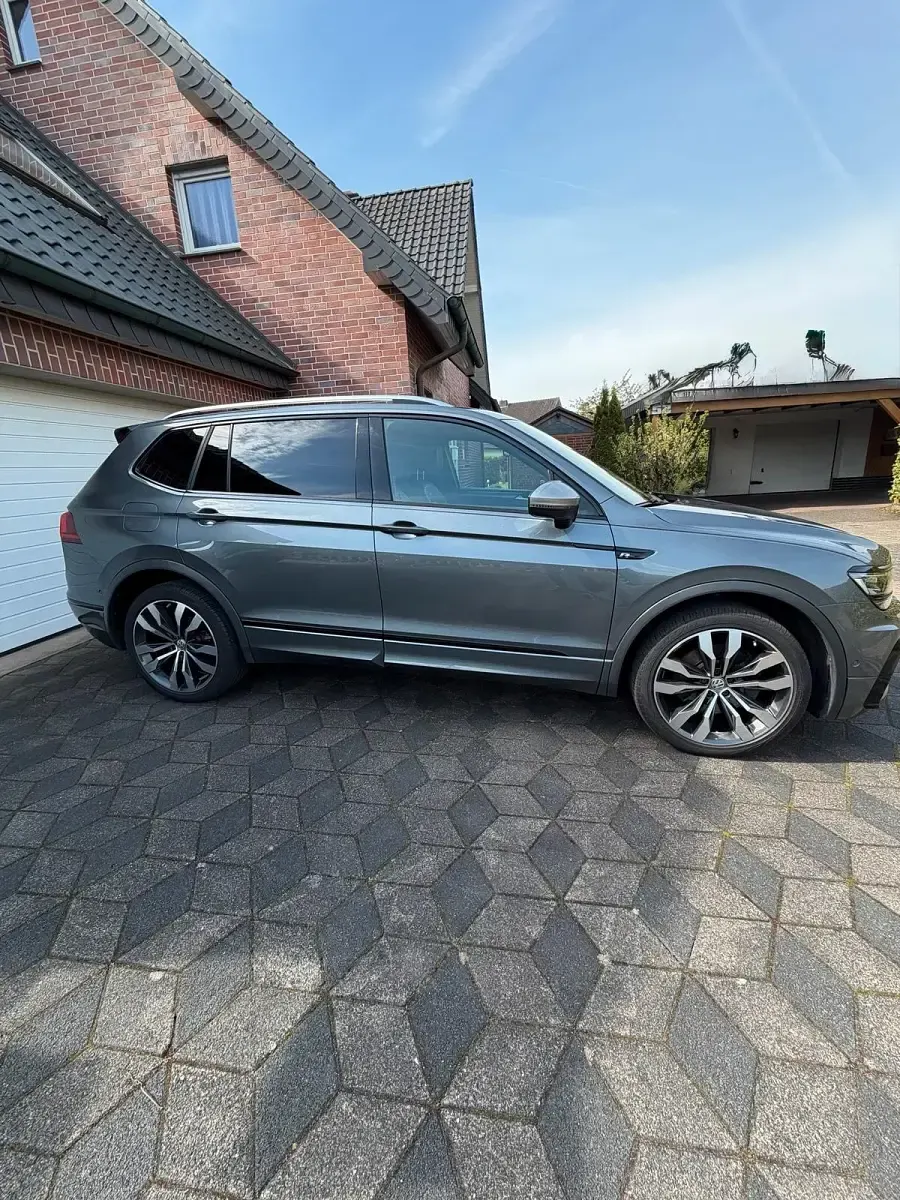 Gebraucht VW Tiguan Allspace Highline 239 PS (175 kW) 2019 Grau SUV