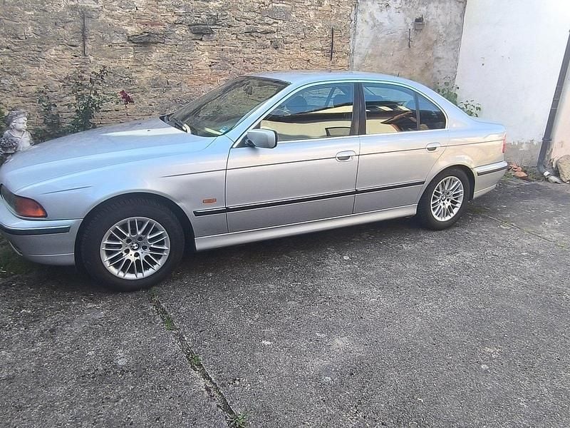 Grau Gebraucht 1997 BMW 523 Limousine | 1.800 € (Fairer Preis) - Bild 1/4