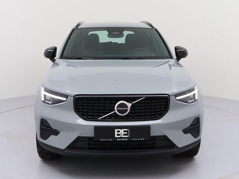 Neu Volvo XC40 Plus 163 PS (119 kW) 2025 Vapour grey SUV