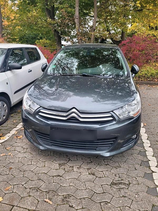 Grau Gebraucht 2010 Citroën C4 Limousine | 2.600 € (Fairer Preis) - Bild 1/4