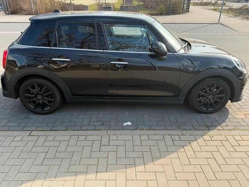Gebraucht Mini Cooper 136 PS (100 kW) 2023 Schwarz Kleinwagen