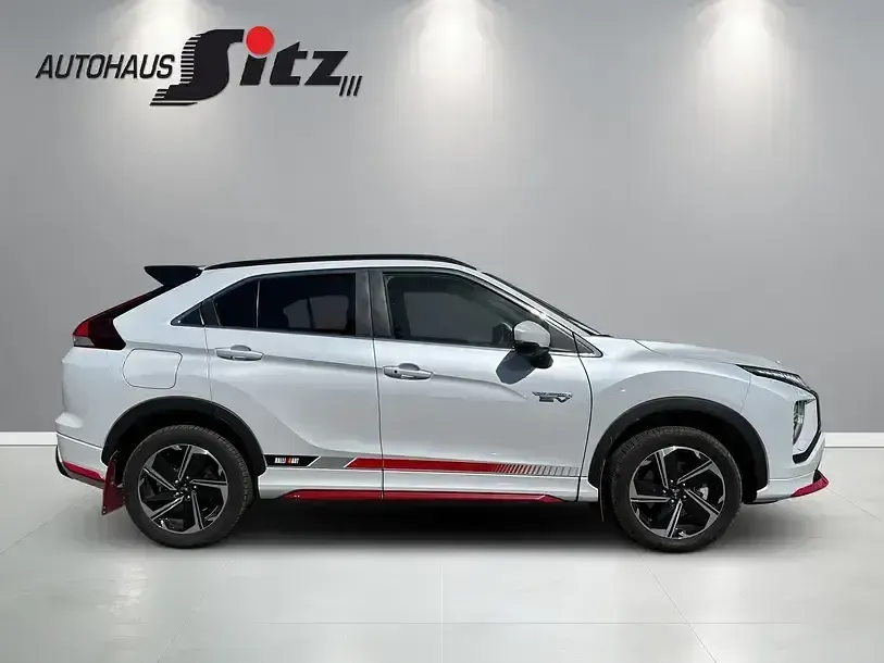 Używany Mitsubishi Eclipse Cross Plus 188 KM (138 kW) 2024 Biały SUV