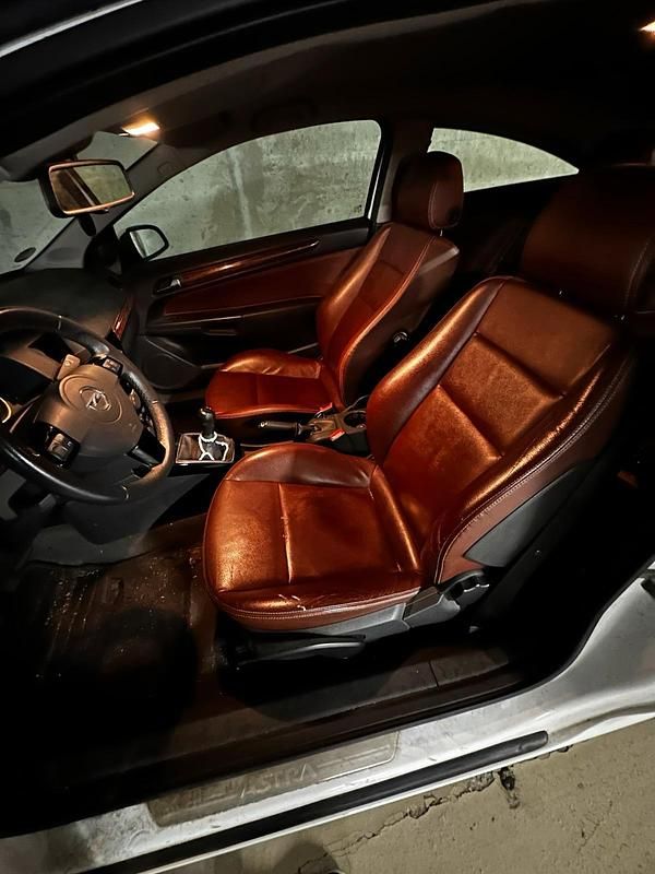 Weiß Gebraucht 2008 Opel Astra GTC Coupé | 2.200 € (Guter Preis) - Bild 1/4