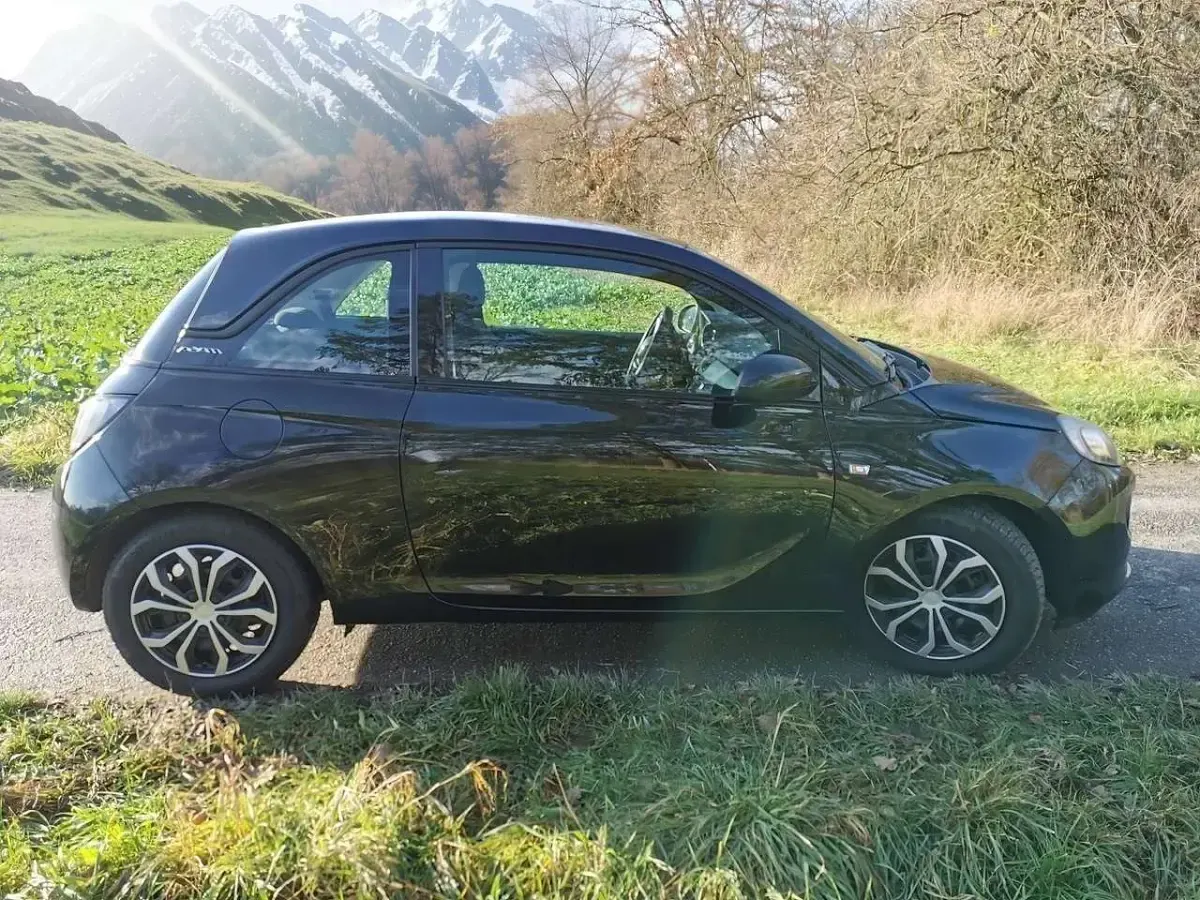 Gebraucht Opel Adam 69 PS (50 kW) 2013 Schwarz Kleinwagen