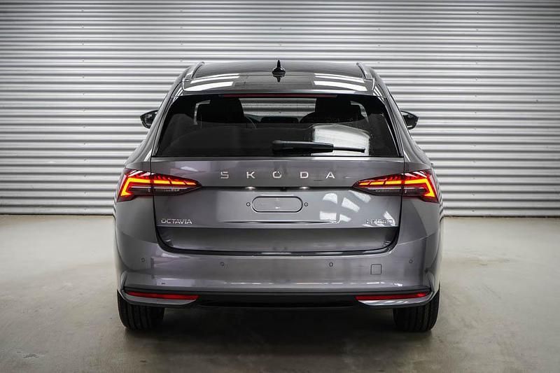 Ny Skoda Octavia Selection 2025 Grå Stationcar