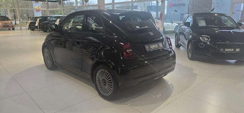 Gebraucht Fiat 500e 86 kW (118 PS) 2023 Schwarz Limousine
