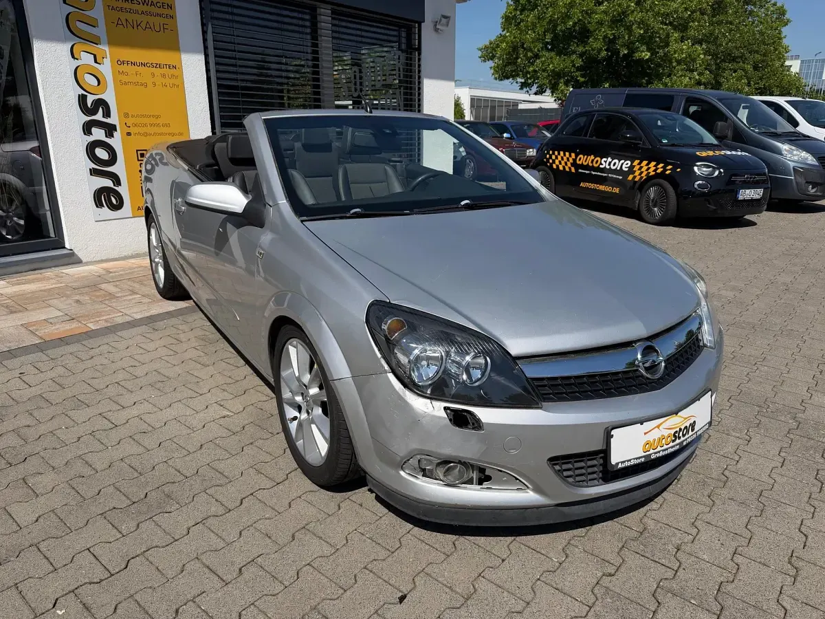 Gebraucht Opel Astra Cosmo 140 PS (102 kW) 2007 Starsilber iii m2 Limousine