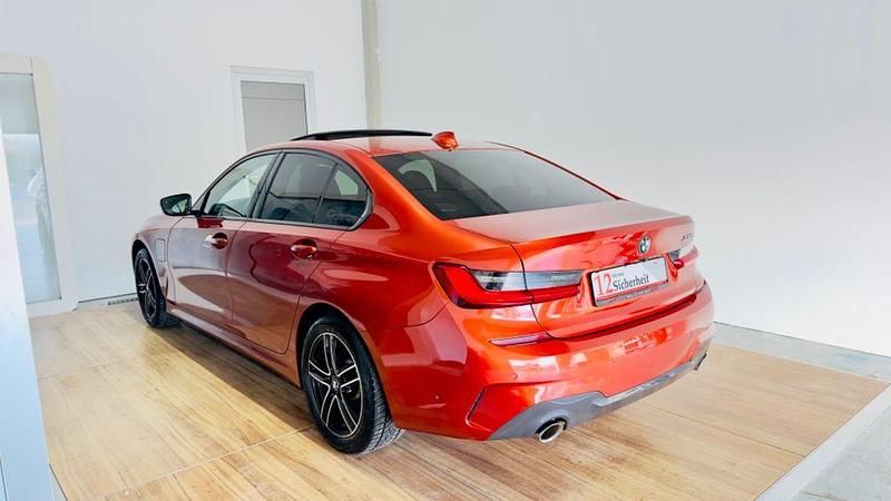 Gebraucht BMW 330e M Sport 184 PS (135 kW) 2020 Orange Limousine
