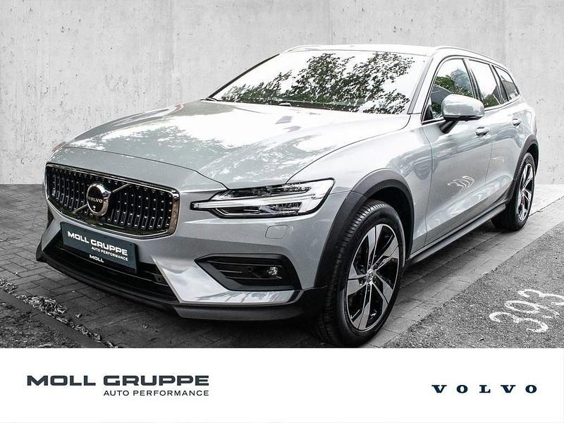 Vapour grey / metallic Gebraucht 2023 Volvo V60 CC Plus Kombi | 35.980 € (Superpreis) - Bild 1/4