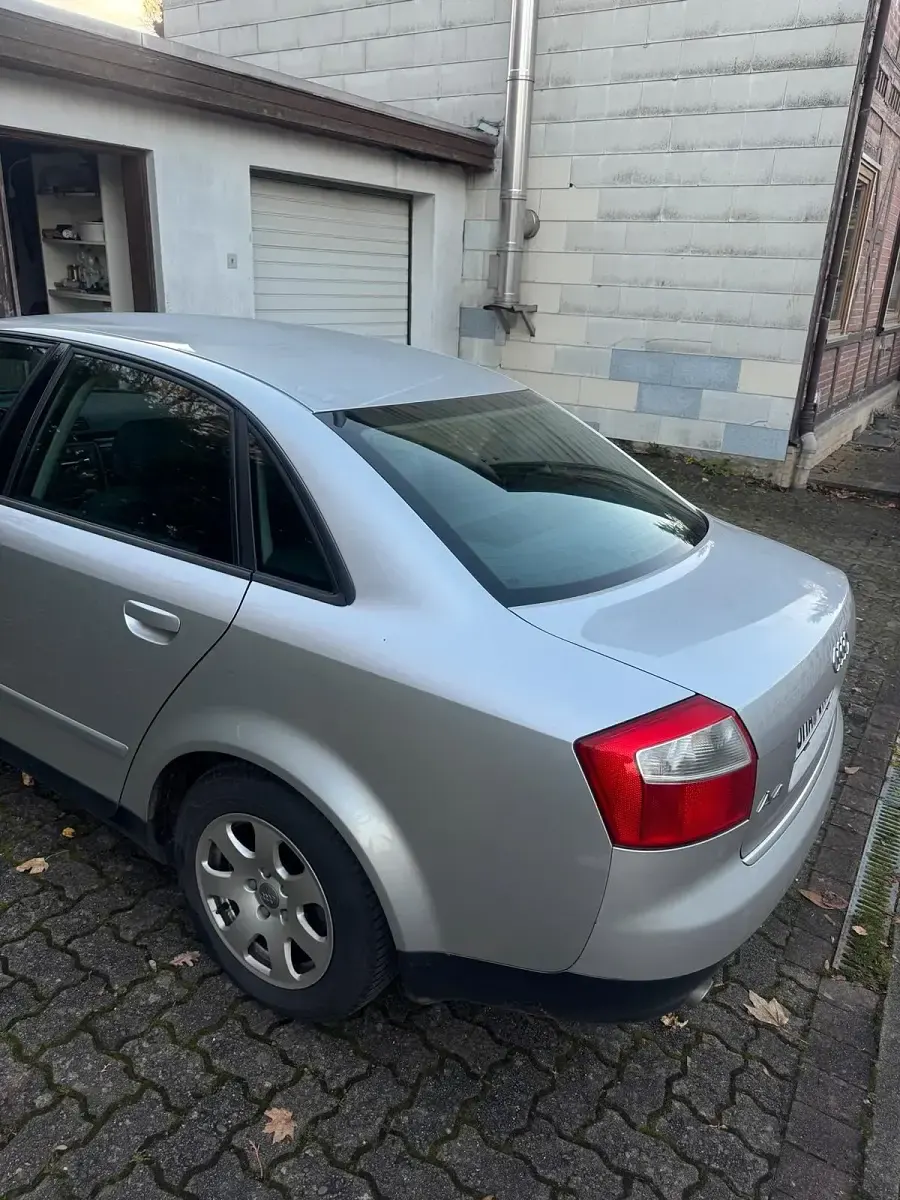 Gebraucht Audi A4 131 PS (96 kW) 2001 Silber Limousine