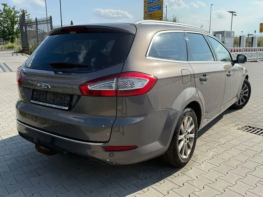 Gebraucht Ford Mondeo Business Edition 140 PS (102 kW) 2013 Braun Limousine