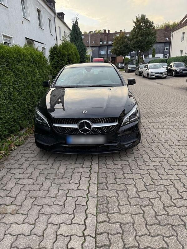 Grau Gebraucht 2017 Mercedes CLA200 Edition Coupé | 17.200 € (Fairer Preis) - Bild 1/4
