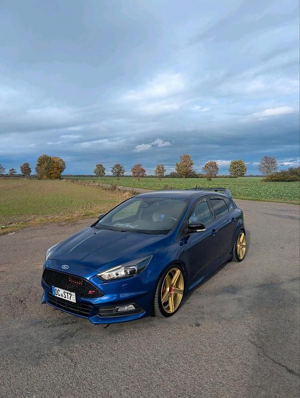 Gebraucht Ford Focus ST 250 PS (183 kW) 2016 Blau Limousine