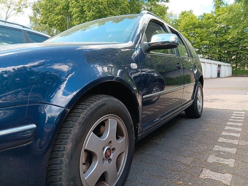 Blau Gebraucht 2002 VW Bora Highline Limousine | 2.200 € (Guter Preis) - Bild 1/4