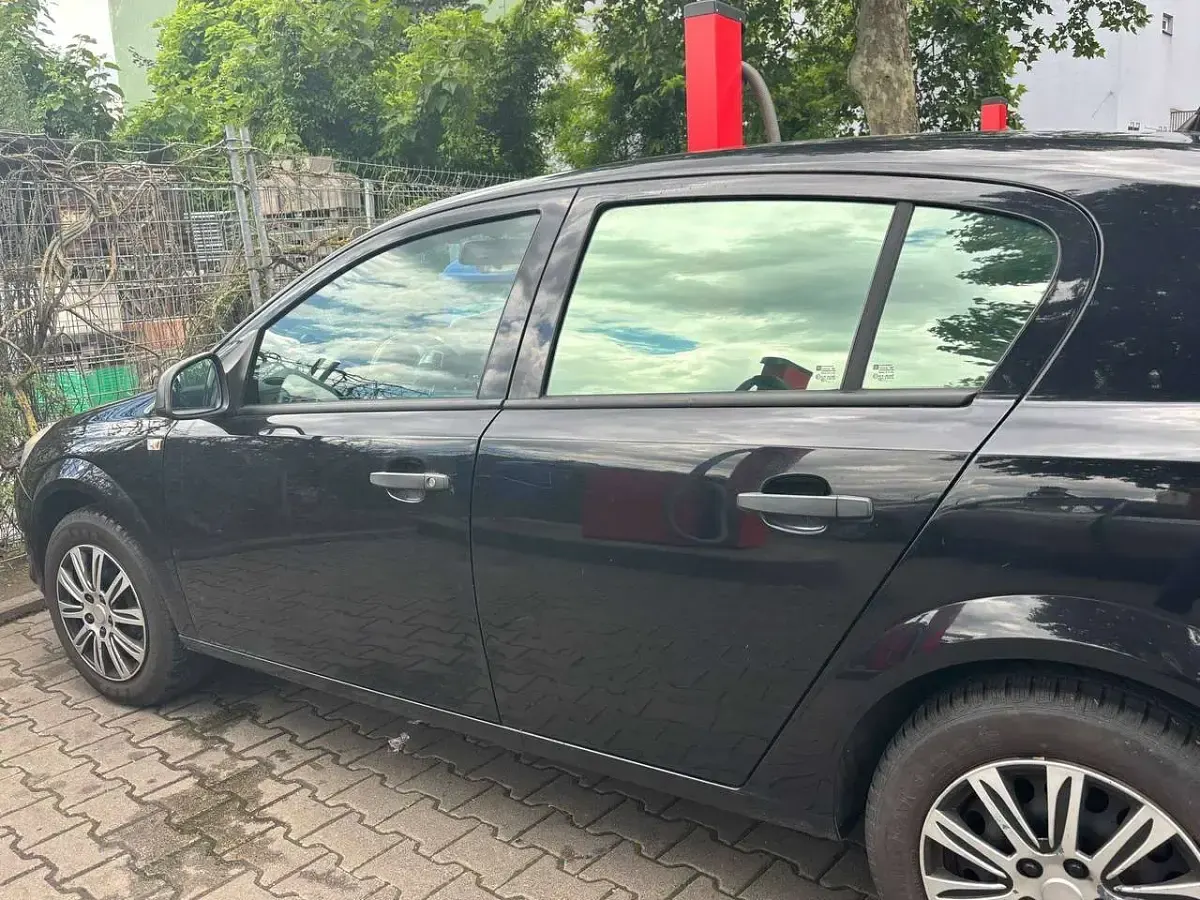 Gebraucht Opel Astra 97 PS (71 kW) 2009 Schwarz Kleinwagen