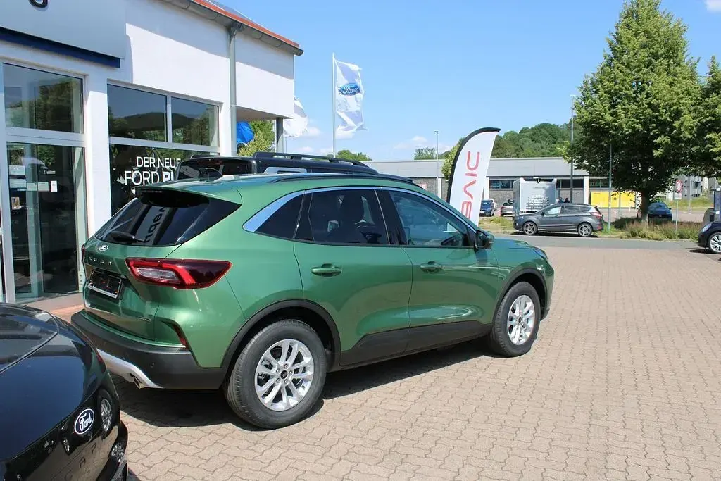 Neu Ford Kuga Titanium 152 PS (111 kW) 2026 Grün SUV