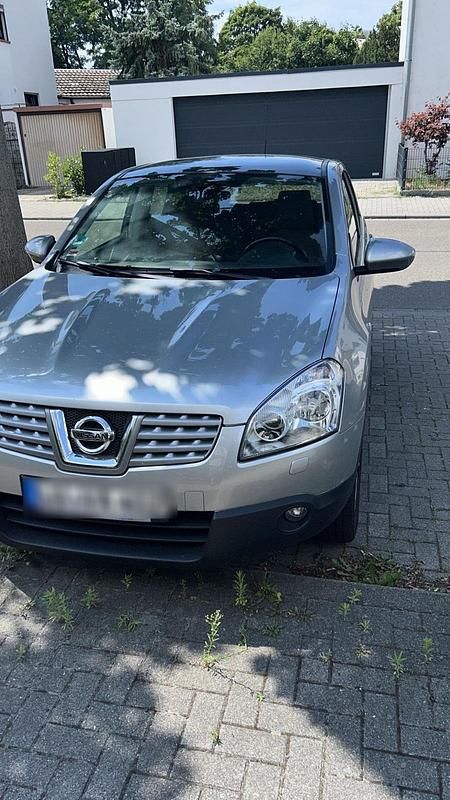 Grau Gebraucht 2009 Nissan Qashqai SUV | 5.900 € (Fairer Preis) - Bild 1/4