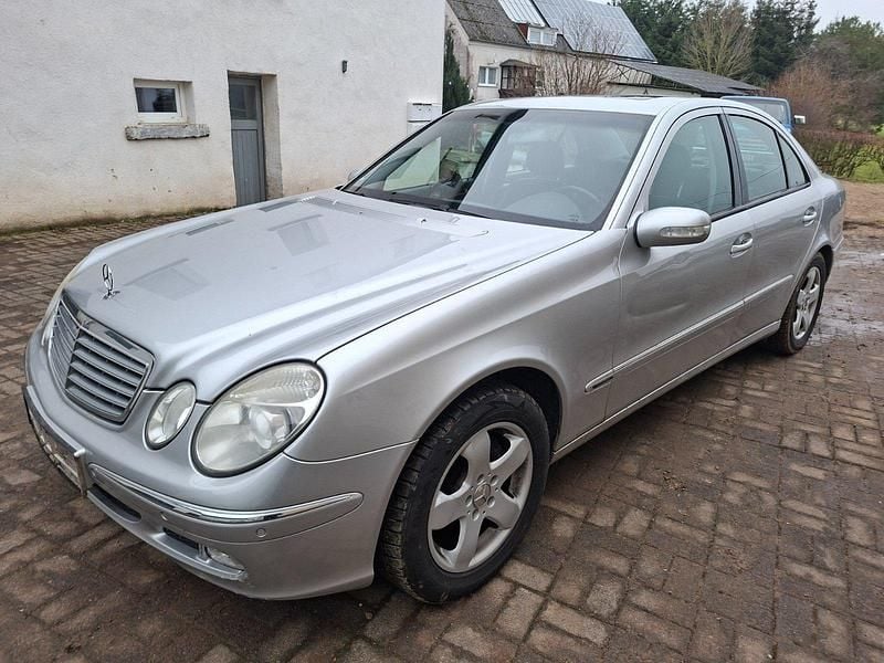Silber Gebraucht 2002 Mercedes E320 Limousine | 2.500 € (Superpreis) - Bild 1/4