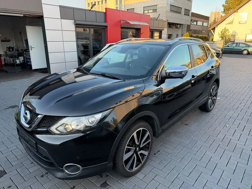 Gebraucht Nissan Qashqai 116 PS (85 kW) 2015 Schwarz SUV