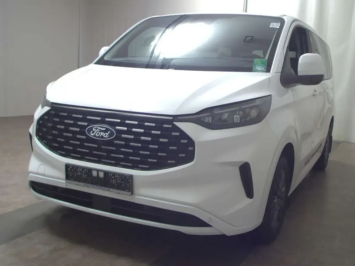 Gebraucht Ford Tourneo Custom Titanium 136 PS (100 kW) 2024 Weiß Van