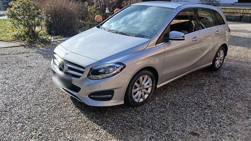 Gebraucht Mercedes B180 109 PS (80 kW) 2015 Silber Van / Kleinbus