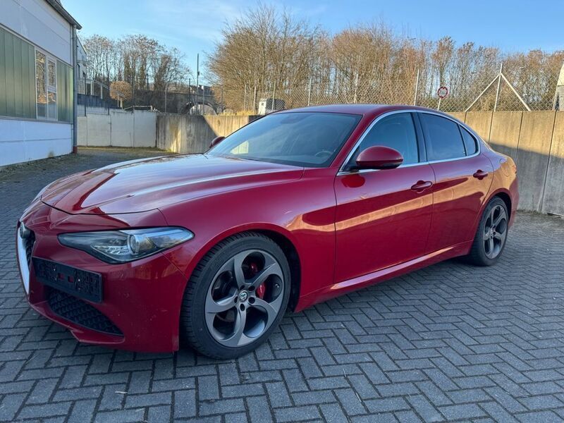 Rot Gebraucht 2018 Alfa Romeo Giulia Super Limousine | 10.999 € (Etwas zu teuer) - Bild 1/4
