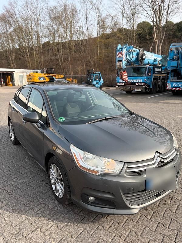 Gebraucht Citroën C4 112 PS (82 kW) 2011 Silber Kleinwagen