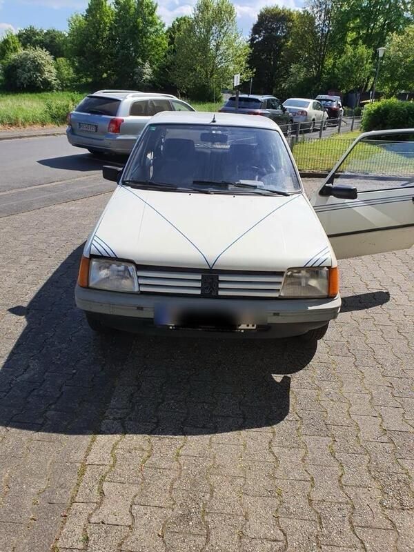 Weiß Gebraucht 1987 Peugeot 205 Kleinwagen | 4.000 € - Bild 1/4