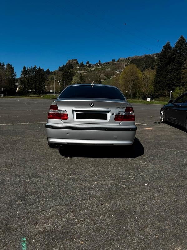 Second-hand BMW 330 231 CP (169 kW) 2002 Argintiu Berlinǎ