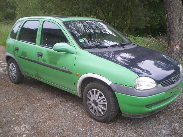 Gebraucht Opel Corsa 60 PS (44 kW) 1997 Grün Kleinwagen
