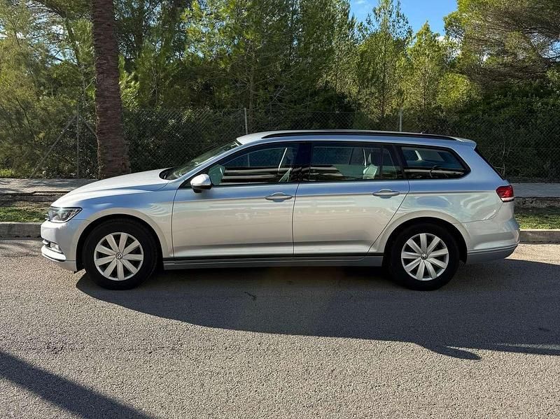 Silber Gebraucht 2019 VW Passat Kombi | 14.500 € (Guter Preis) - Bild 1/4